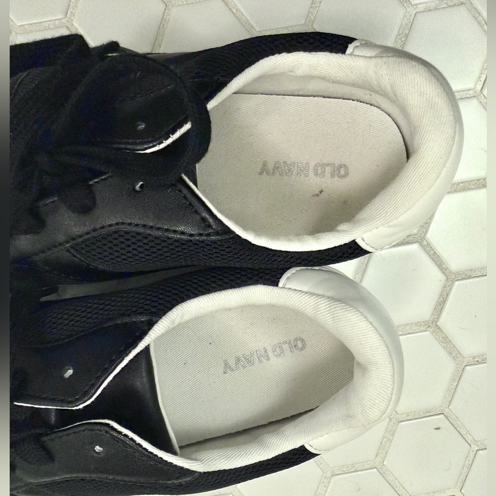 Old Navy Women’s Sneakers Black & White 8 - Picture 4 of 6
